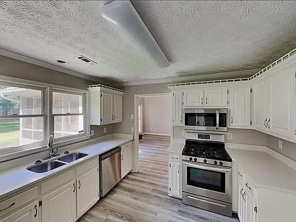 2nd image of 4850 Thornwood Dr