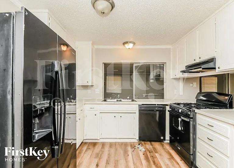 244 E Malone Ave — Photo 7