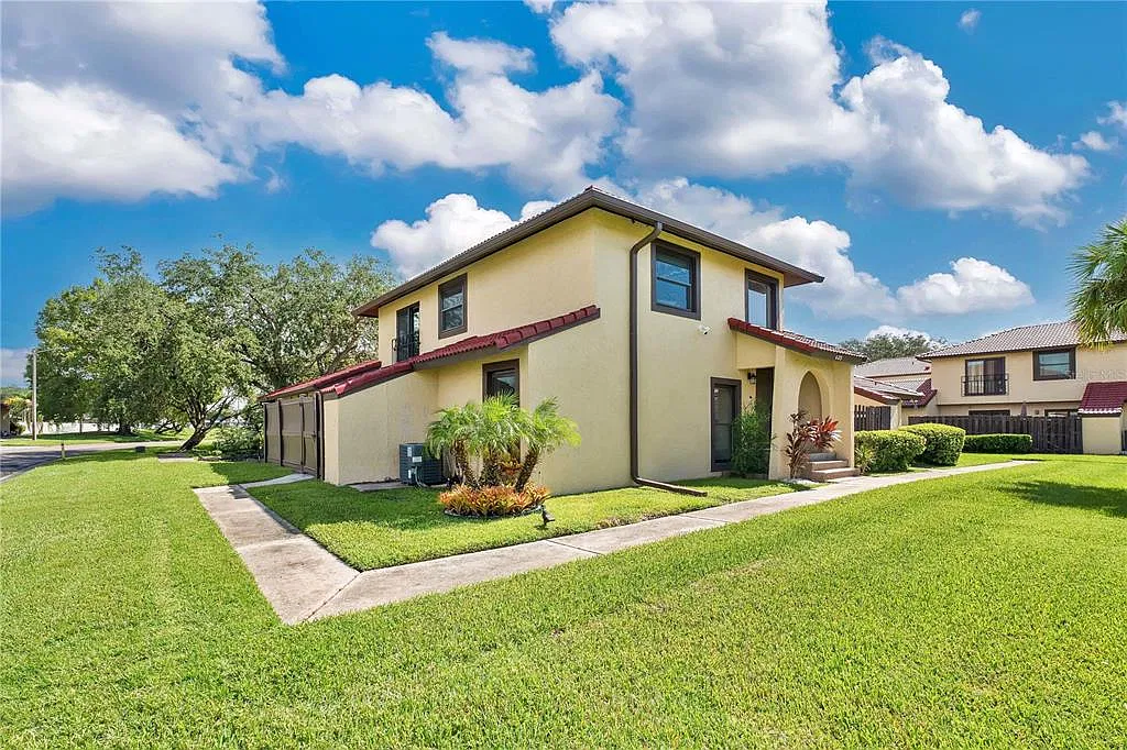 3 bed, 2.5 bath, 1586 sqft, $1,750 — Photo 1