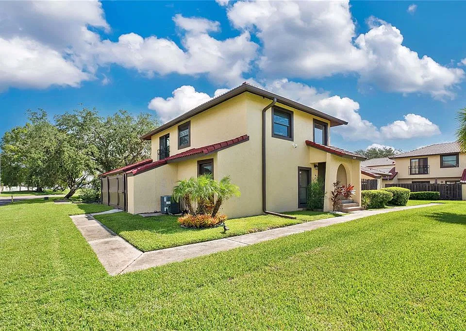 435 Hunter Cir