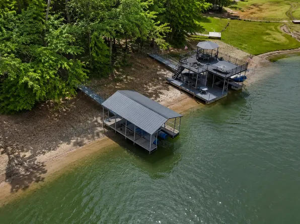 237 Waters Edge Ct, Martin, GA 30557