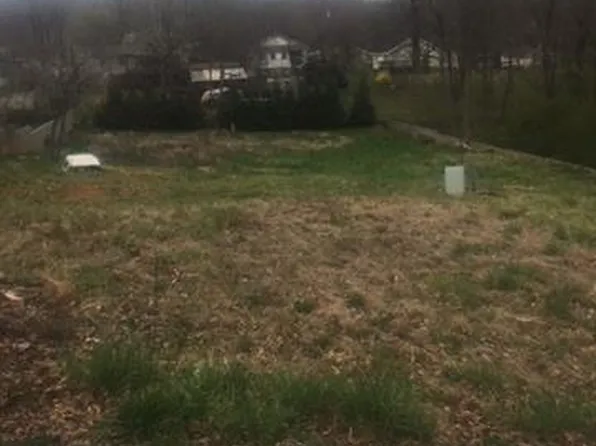 53 Pine St, Marion, NC 28752