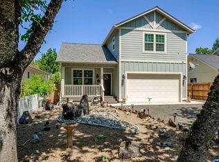 605 Calapooia Ave, Brownsville, OR 97327