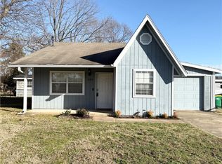 228 N C St, Centerton, AR 72719