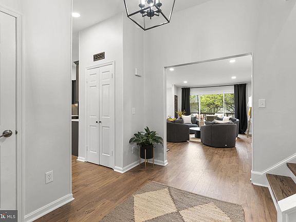4th image of 1801 Roxboro Pl