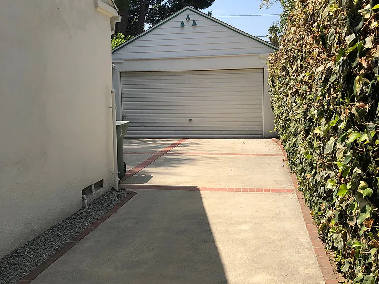 535 S Niagara St — Photo 18