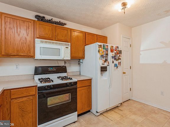 5th image of 20 Ironstone Ct APT B