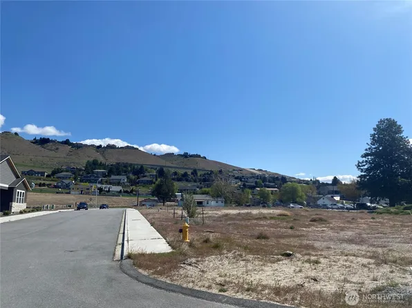 134 Harold Street NE, East Wenatchee, WA 98802