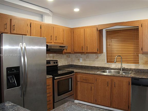 4th image of 5140 SW 40th Ave APT 3C