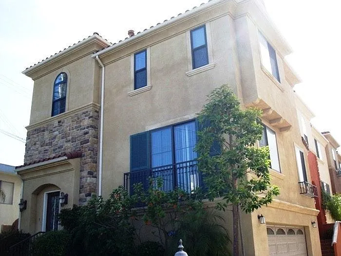 3 bed, 2.5 bath, 1520 sqft, $4,200 — Photo 3