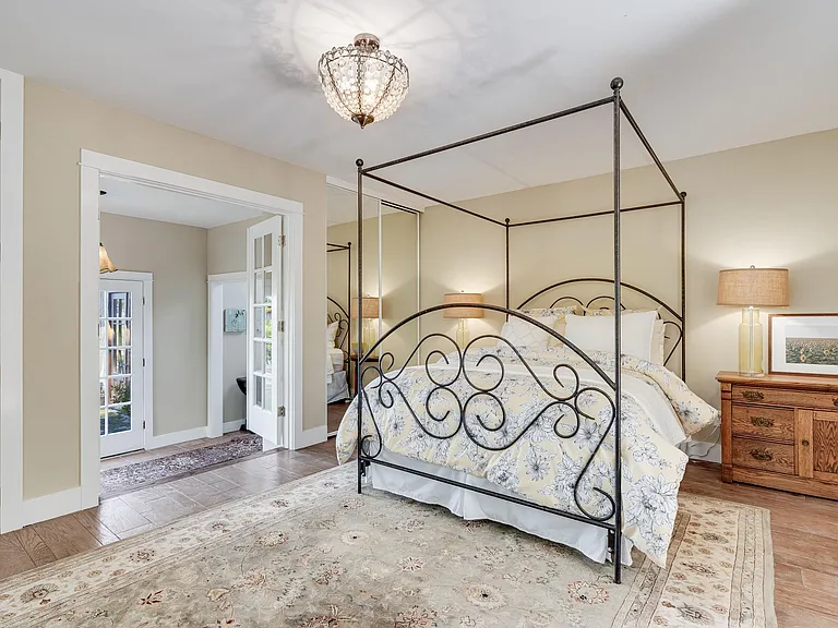 1398 Community Dr — Photo 30