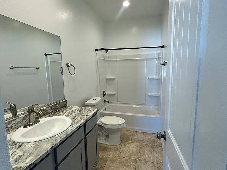 4065 N Arizona St — Photo 4