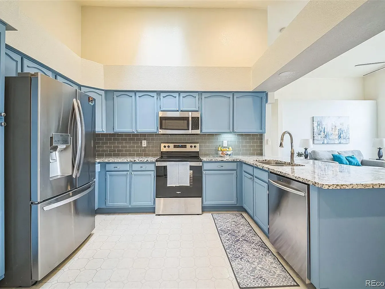 4 bed, 2690 sqft, $3,560 — Photo 3