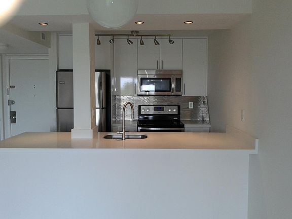 Kitchen, quartz counter top