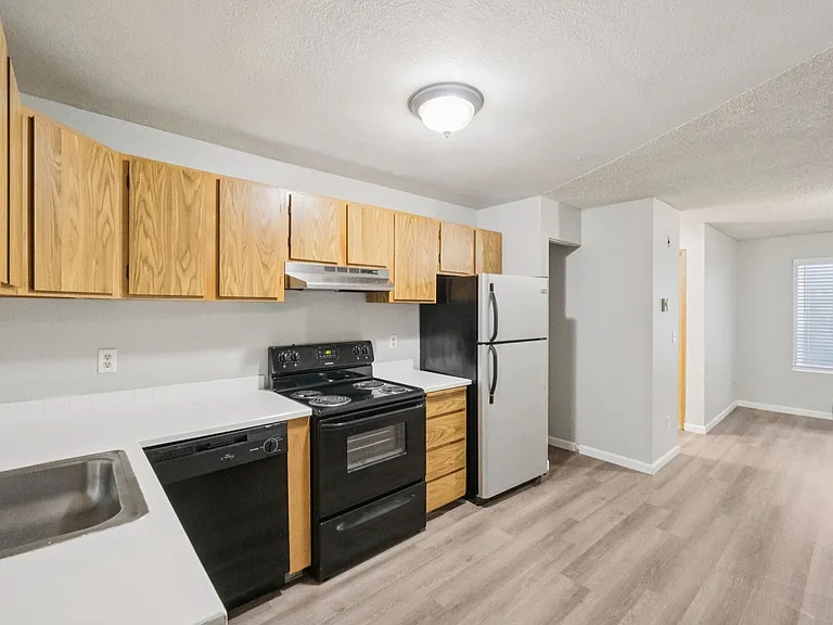 Westwood Apartments — Photo 39