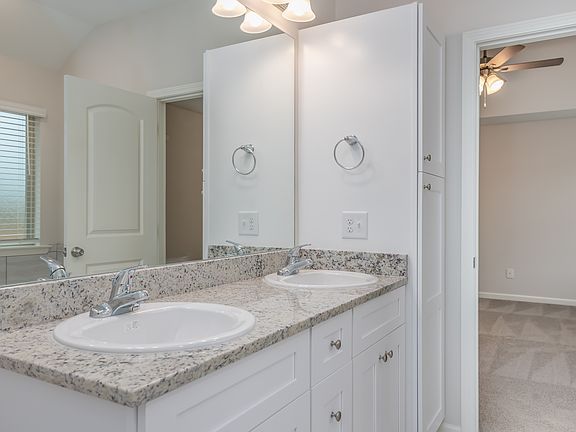 5th image of 709 Park Ln