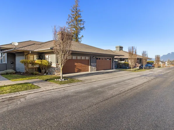 51096 Falls Ct #104, Chilliwack, BC V4Z 1K7