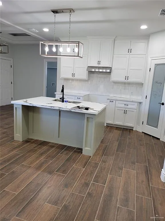 3 bed, 2.0 bath, 1582 sqft, $1,800 — Photo 4