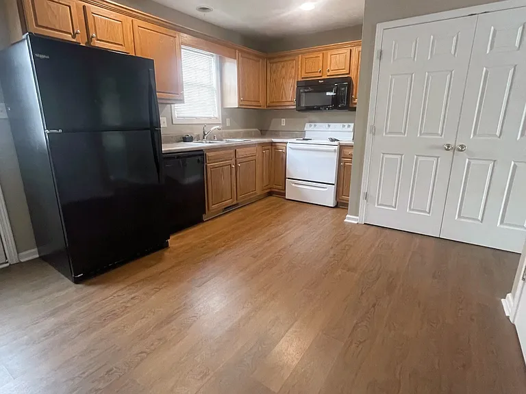 109 Hillridge Ct #D — Photo 4