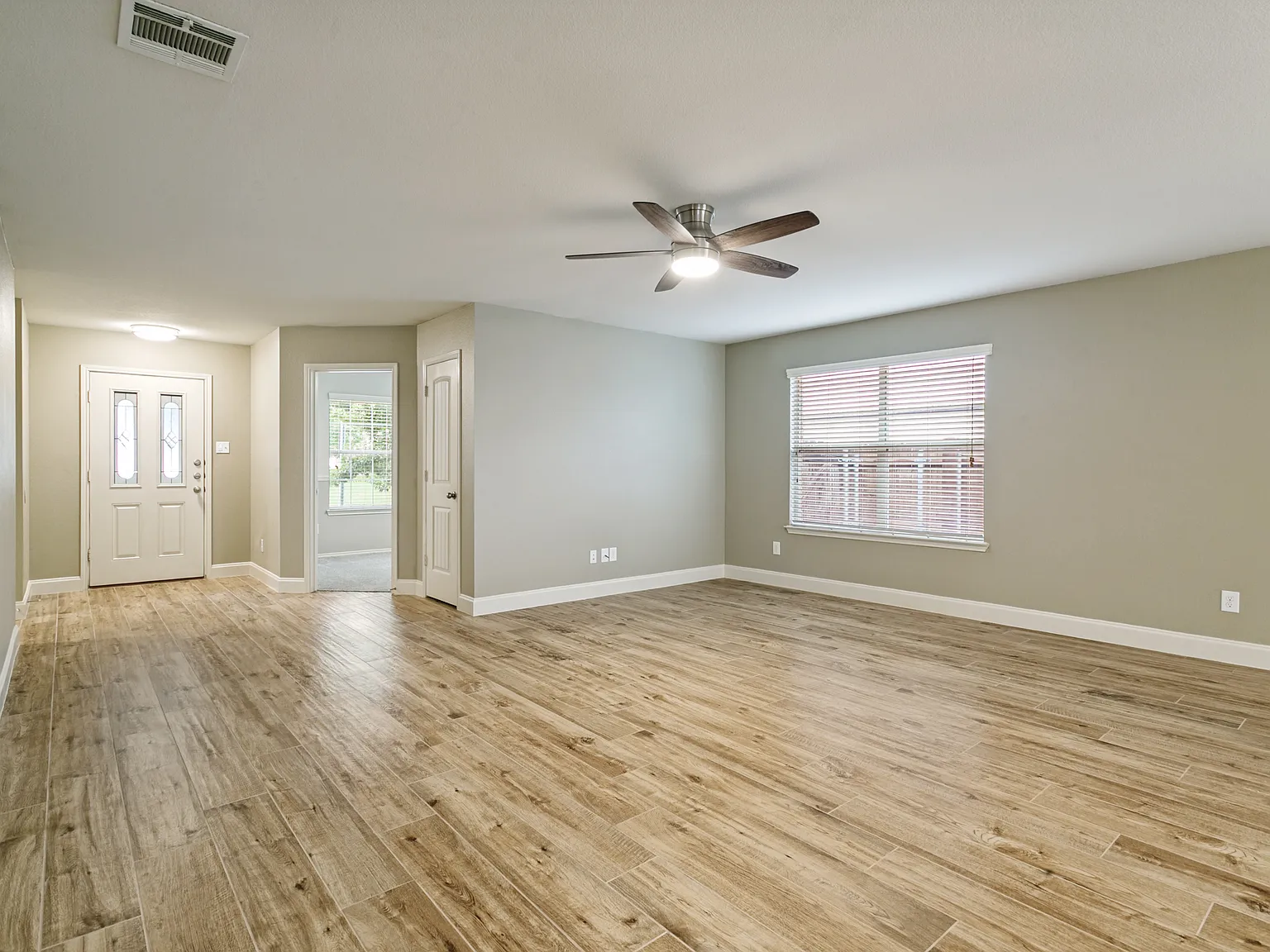 3 bed, 1719 sqft, $2,400 — Photo 2