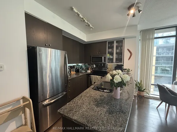 21 Scollard St #402, Toronto, ON M5R 1G1