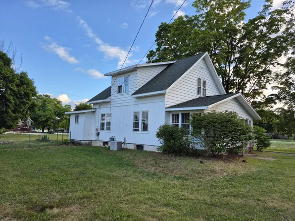 1080 E Swain St, White Cloud, MI 49349