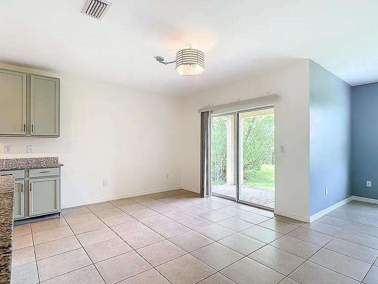 3230 33rd Ave NE — Photo 5