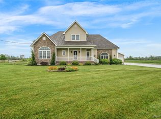 4273 Saunders Settlement Rd, Sanborn, NY 14132