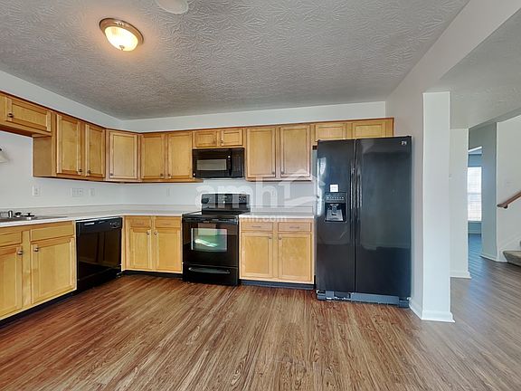5th image of 284 University Dr