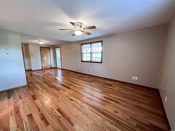 3rd image of 1145 Broadleaf Rd