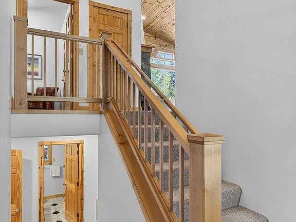 5th image of 10265 Blue Jay Ln