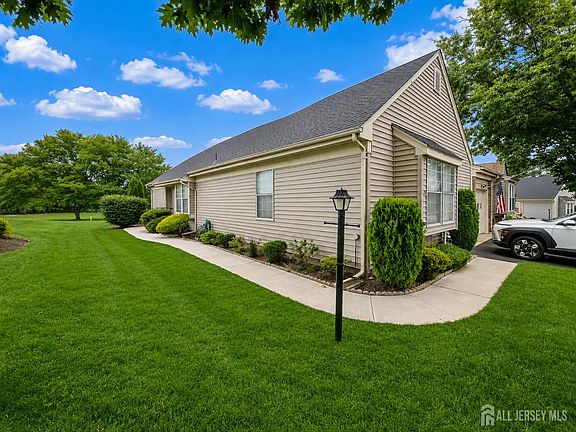2nd image of 6 Patrick Henry Ct #B