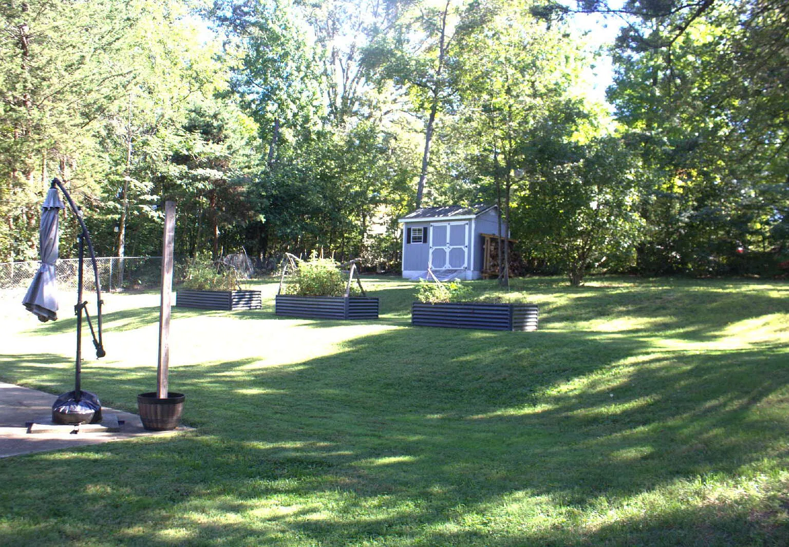 3 bed, 2.0 bath, 1883 sqft, $2,000 — Photo 2