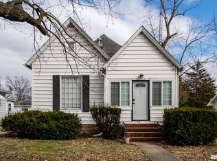 716 N 13th St, Herrin, IL 62948