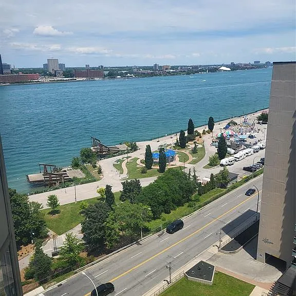 75 Riverside Dr E #1707 — Photo 13