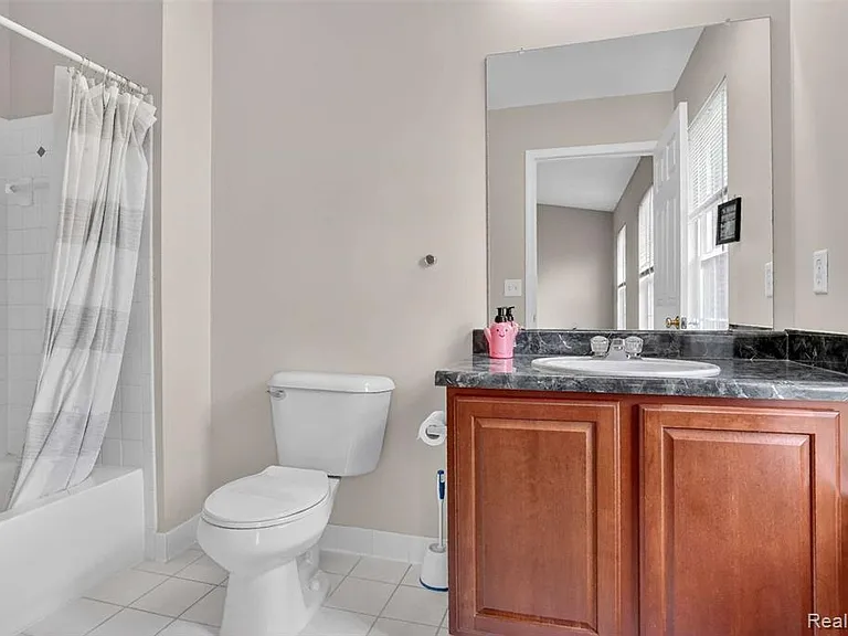 22680 Goddard Rd — Photo 32