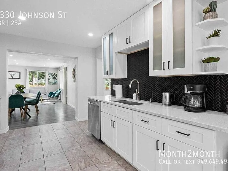 5330 Johnson St — Photo 5