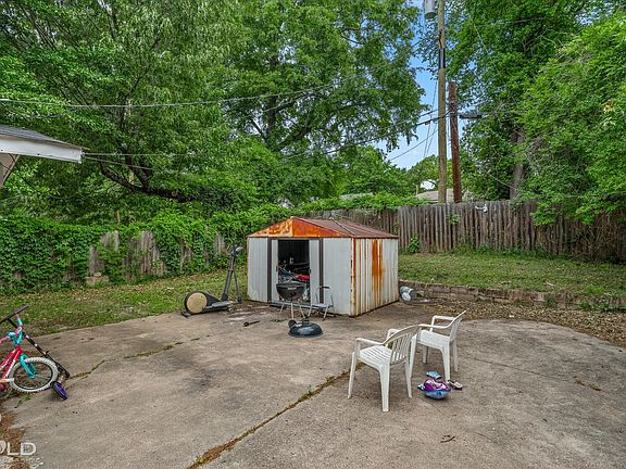4th image of 3514 Michigan Blvd