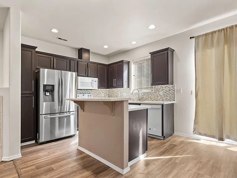 9284 SW Sweek Dr — Photo 12