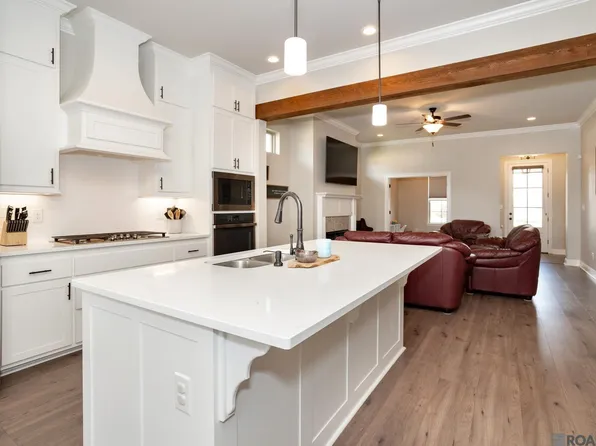 831 Sapling Grove Dr, Gonzales, LA 70737