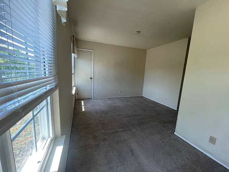 4935 Massachusetts Dr — Photo 28
