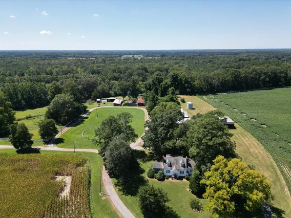 300 Rawlsdale Rd, Courtland, VA 23837