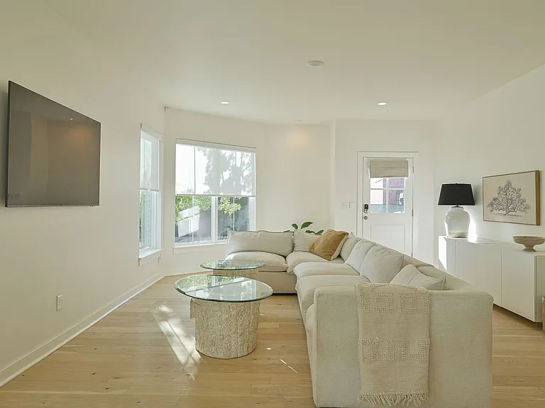 1300 N Blackwelder Ave — Photo 12