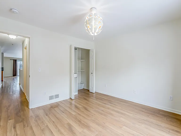 120 W Oakbrook Dr — Photo 24