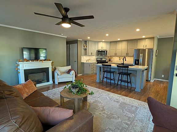 4th image of 1700 Robbins Rd #486
