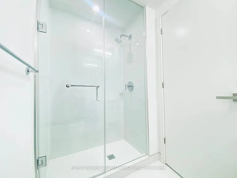3 Gloucester St #913 — Photo 13