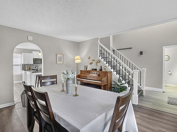 3rd image of 112 Saddle Tree Ct