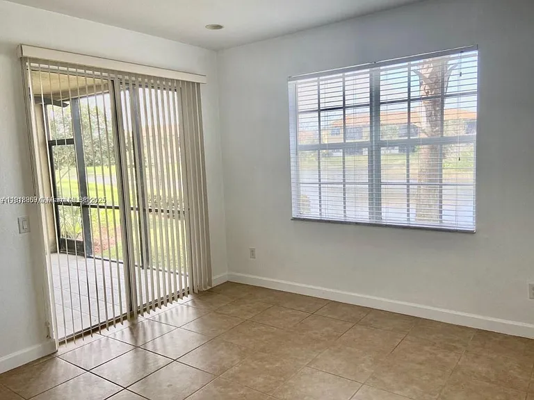 8231 NW 127th Ln — Photo 10