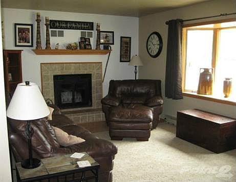 620E15thLivingRoomView1