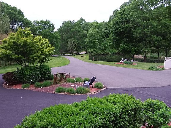vu fr porch down 300' dway